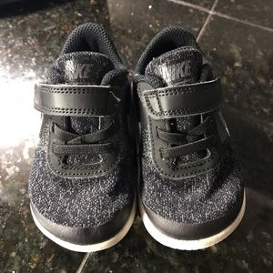 Size 6 Nike flex sneakers